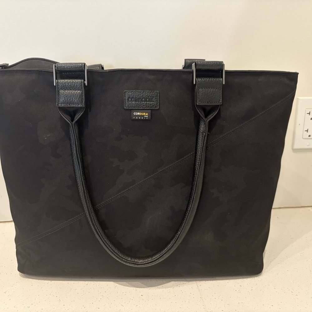 Corkcicle Black Camouflage cooler Bag